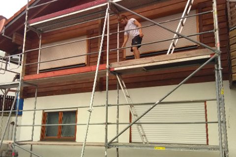 Gerüstbau für Malerarbeiten am Blockhaus, Starzach Börstingen